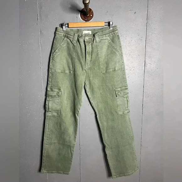 Vervet army green straight leg, high waist cargo pants.  Size 32 - Picture 1 of 9
